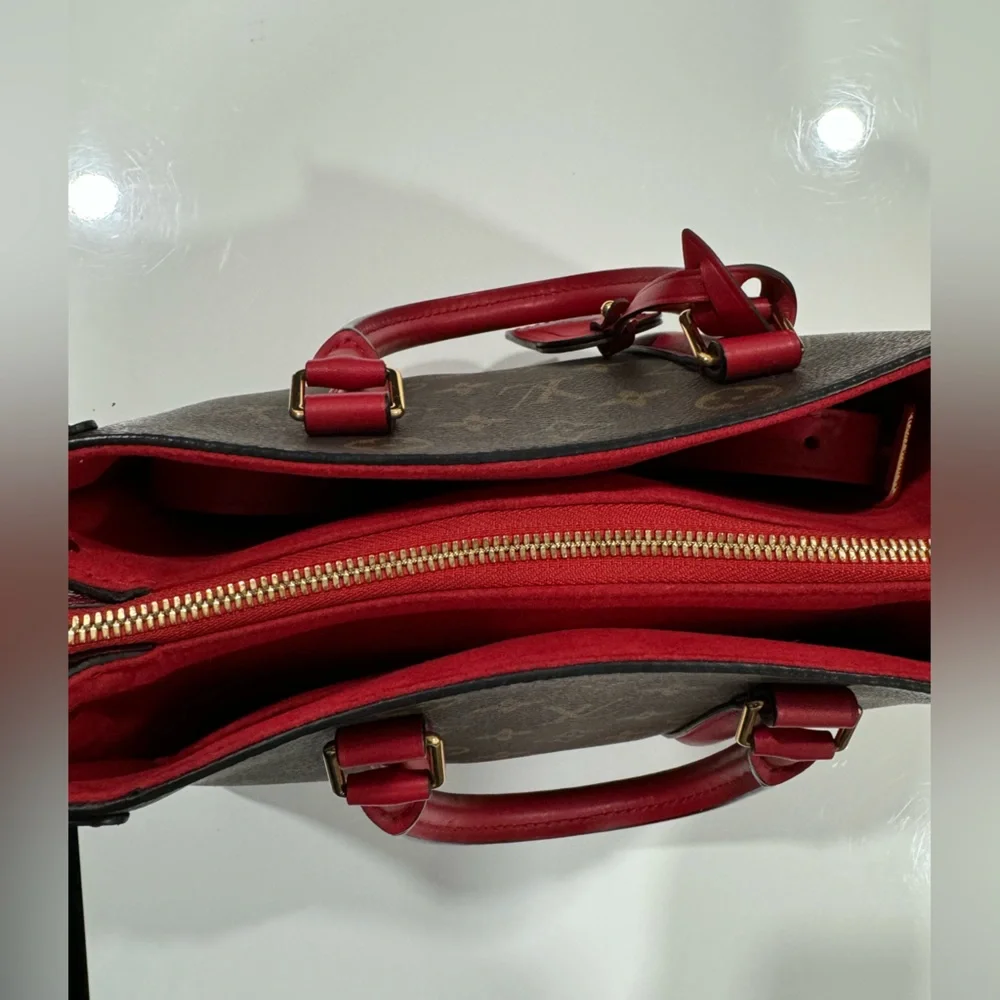 Louis Vuitton Handbag - Picture 6 of 8
